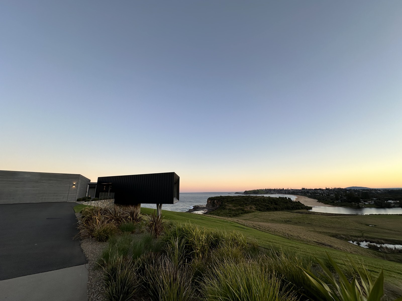 Seascape Kiama at dusk - HAUS