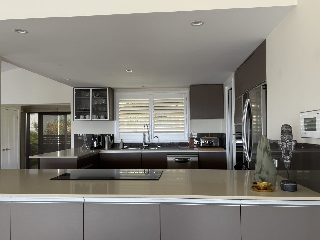 Kitchen and breakfast bar, Love Street, Kiama